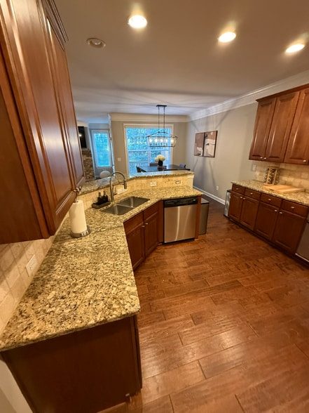 Building Photo - 2116 Cobblestone Cir NE