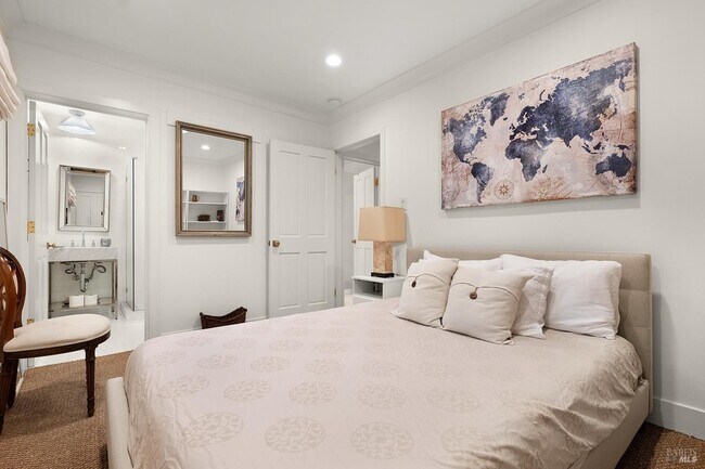 Building Photo - 1244 N Fitch Mountain Rd