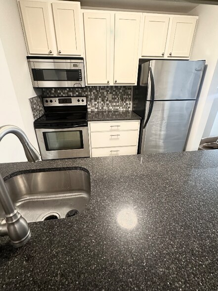 Building Photo - 807 Hickory Cir