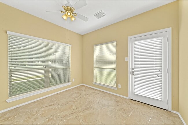 Building Photo - 18123 Memorial Falls Dr