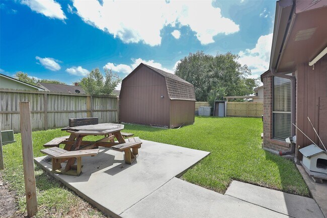 Building Photo - 15407 Empanada Dr