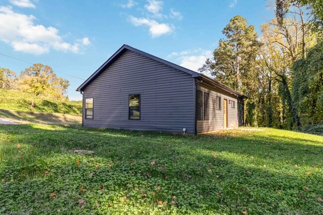 Building Photo - 1005 Midnight Rd