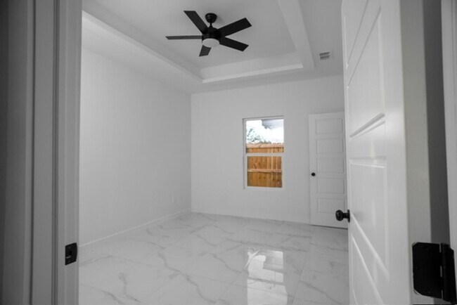 Building Photo - Spacious 4BR House in Mission