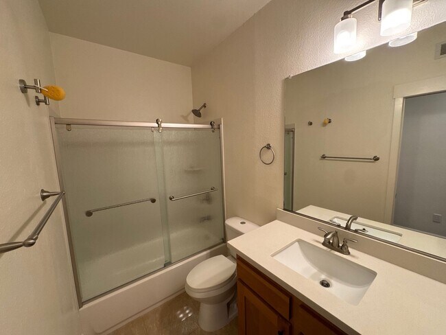 Building Photo - Beautiful Home in Felton