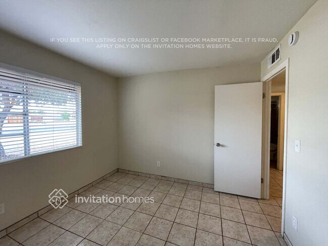 Building Photo - 7517 W Mercer Ln