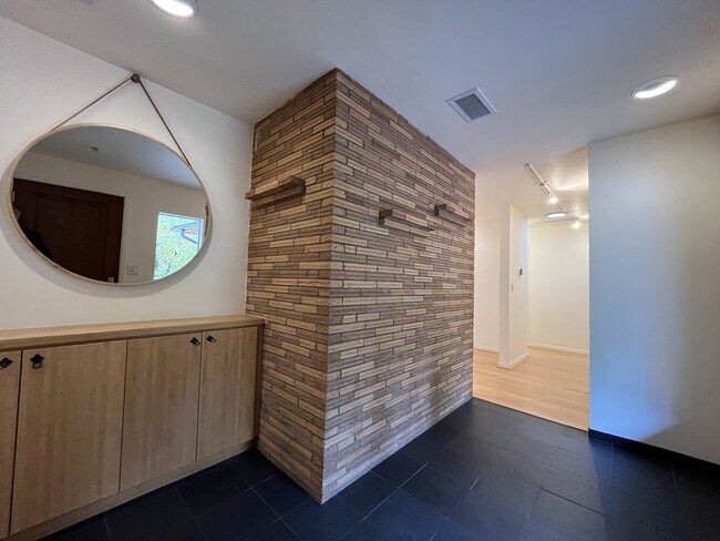 Building Photo - Charming Portland Retreat with Lush Garden, Forest Backdrop & Stylish Updates — Steps to OHSU