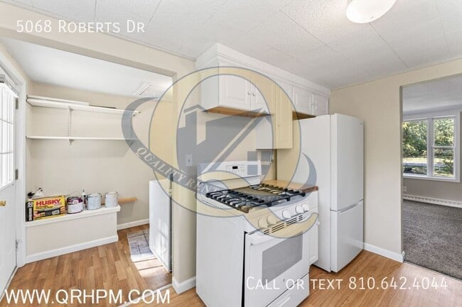 Building Photo - 5068 Roberts Dr