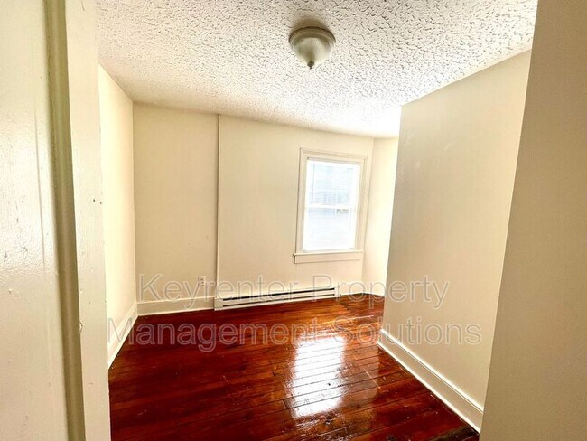 Building Photo - 410 Gooch St