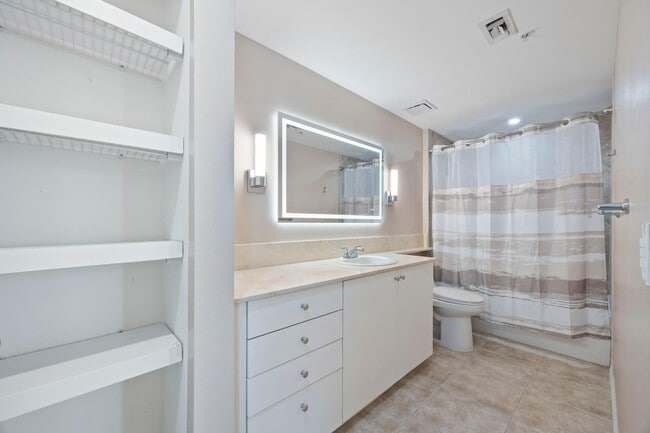Building Photo - 804 E Windward Way