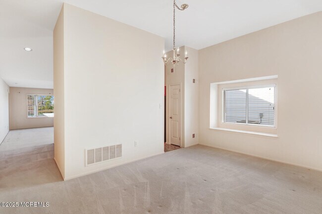Building Photo - 405 Lexington Dr