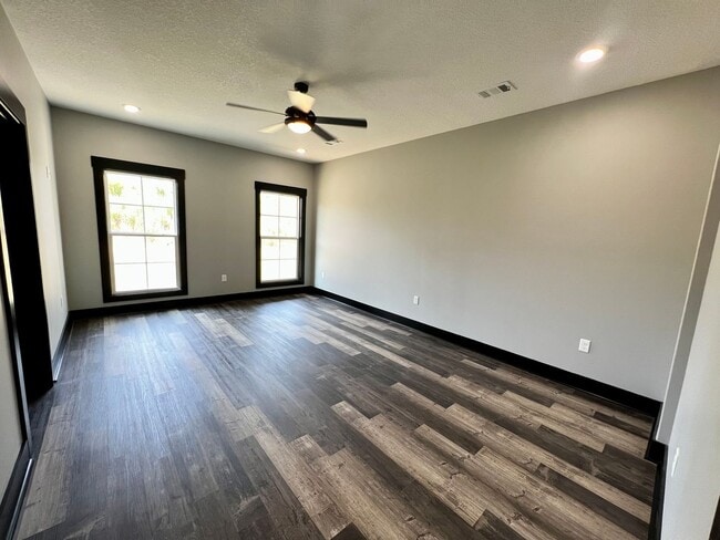 Building Photo - 4101 Stoke Dr