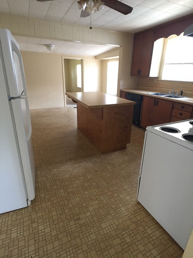 Building Photo - 1620 23rd Ave E