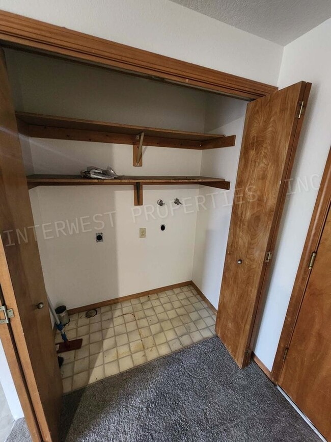 Building Photo - Spacious 4bd 2.5ba Rock Creek Home With 2 ...