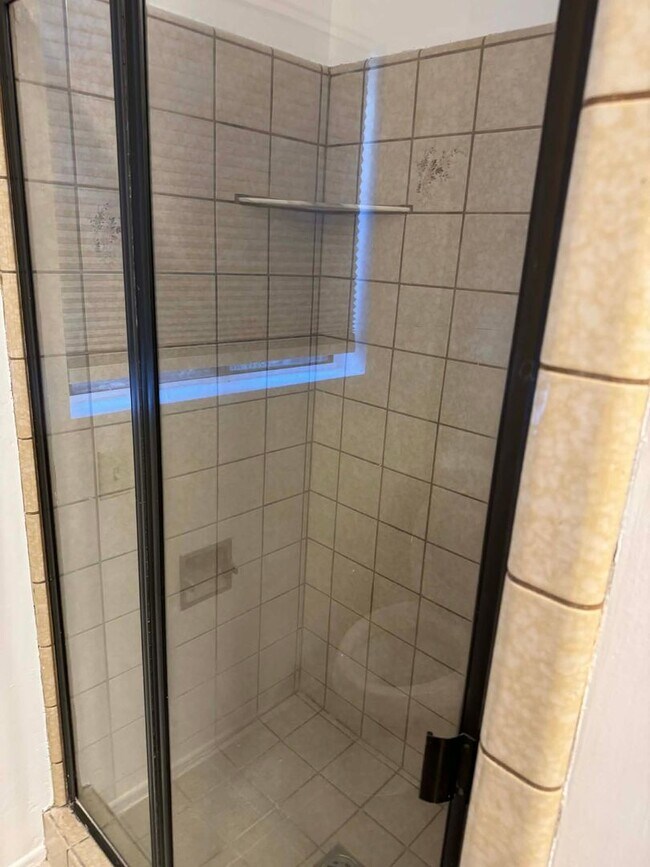 Building Photo - Stunning Single-Story Granada Hills Pool Home | 3 Bed | 2 Bath | 2,500 Sq Ft