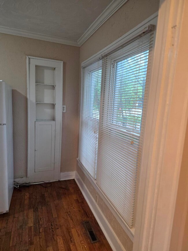 Building Photo - 614 S Fremont Ave