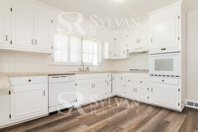 Building Photo - At Last, This Is What You Have Been Searching For!