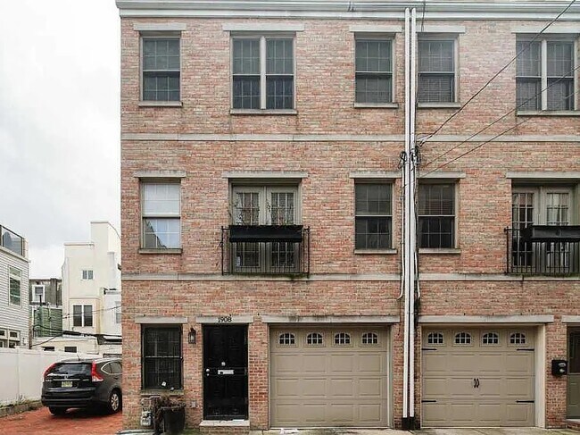 Building Photo - 1908 Webster St