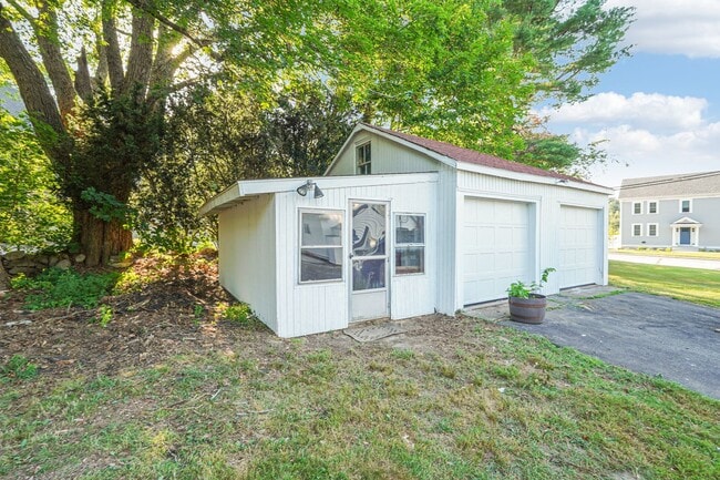 Building Photo - 4BR Home in Hopkinton MA | Rent or Rent-to-Own Option