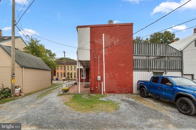 Building Photo - 15 E 4th St