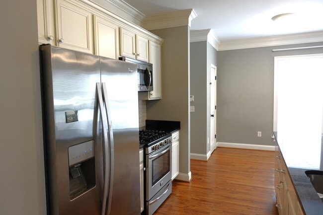 Building Photo - 923 Squires Pt