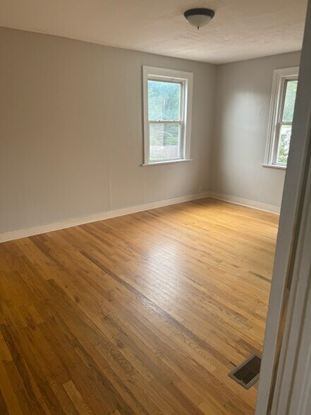 Building Photo - 98 Alexander St