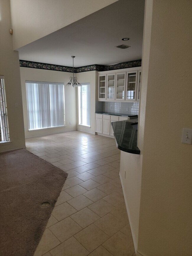 Building Photo - 4530 Oso Pkwy