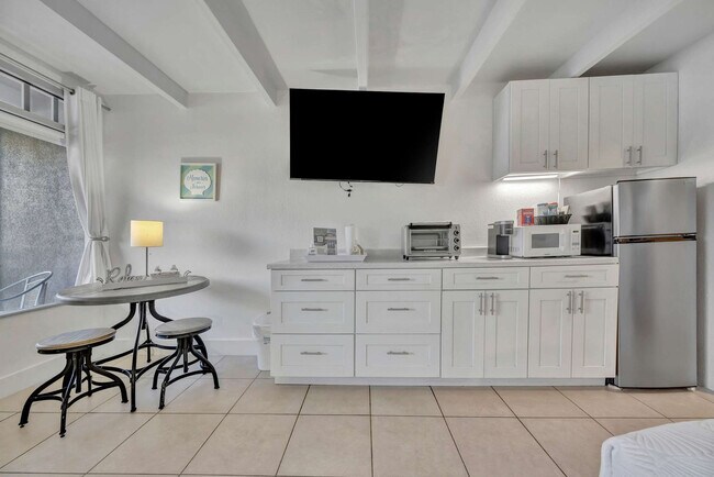 Building Photo - 611 Destiny Dr
