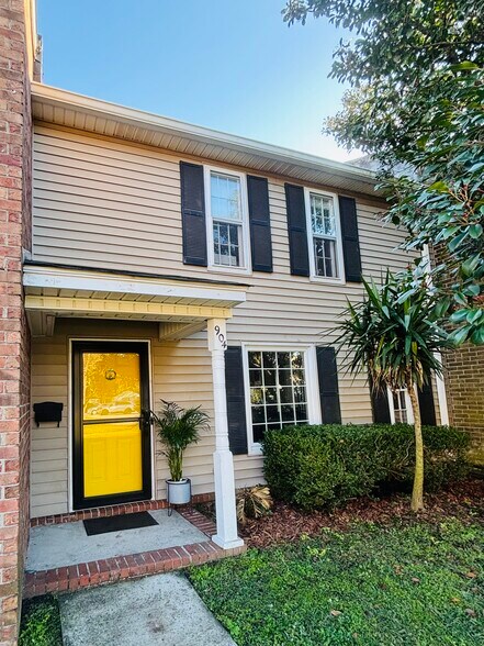Building Photo - 904 Beresford Ct