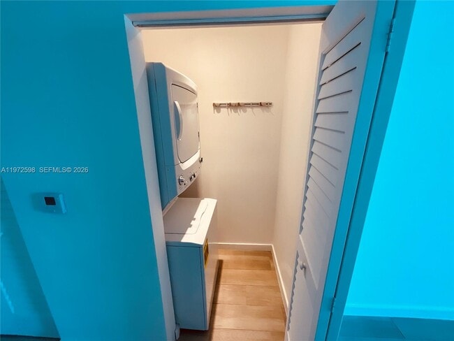 Building Photo - 1600 SW 1st Ave