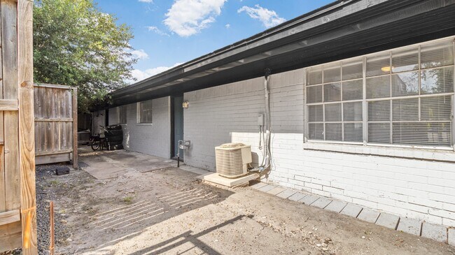 Building Photo - 1665 Northwood St