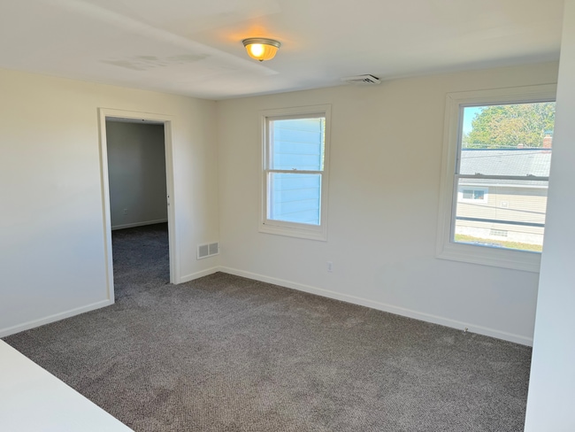 Building Photo - 2601 Elmo Ave