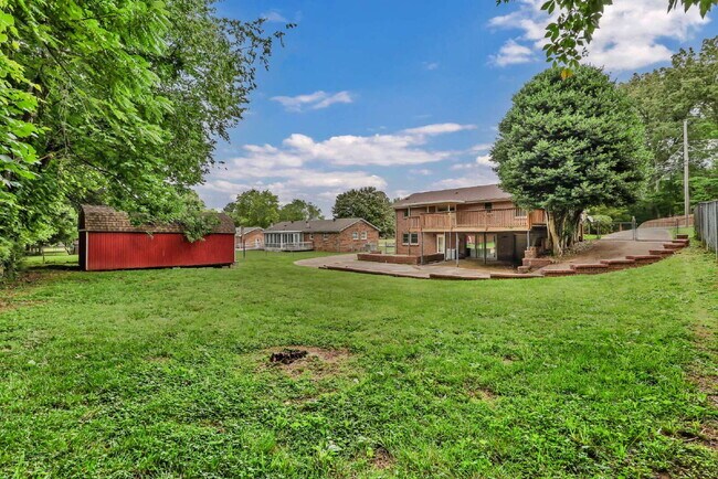 Building Photo - Wonderful 3 bed 2 bath with a modern interior