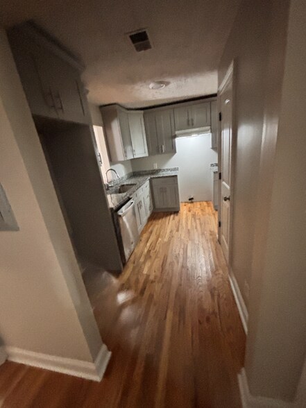 Building Photo - 5870 Sherwood Pl