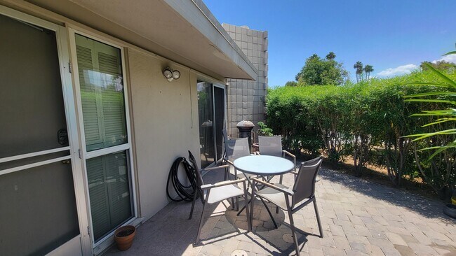 Building Photo - 37800 Da Vall Dr