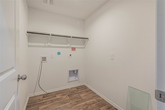 Building Photo - 5110 Hedgerose Ln