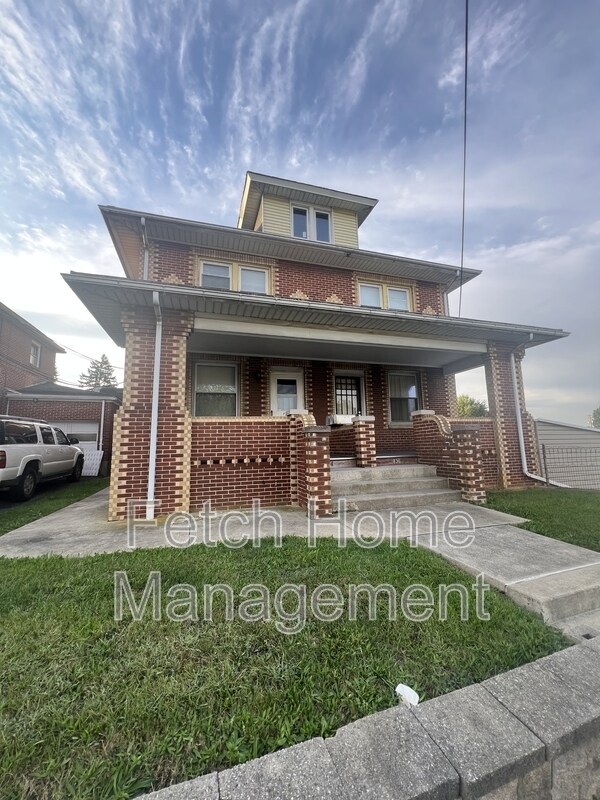 Building Photo - 834 W Main St