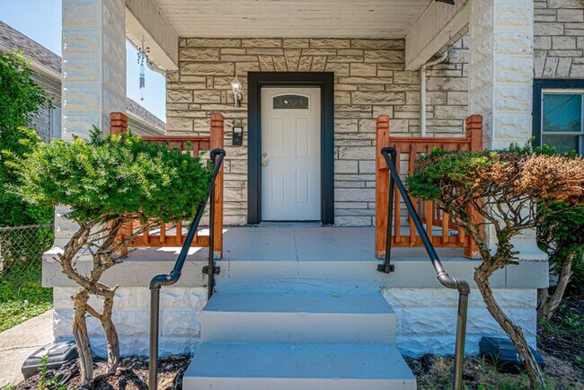 Building Photo - 4204 Hale Ave