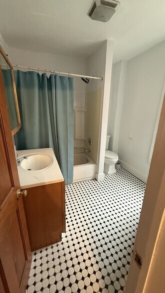 Building Photo - 3139 3rd Ave