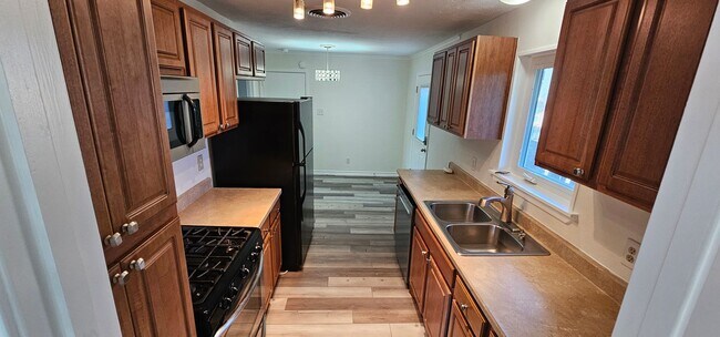 Building Photo - 1401 E Sherman Dr