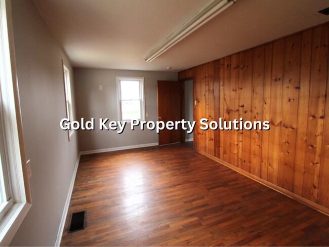 Building Photo - Fully Updated 3 BR 1 BA House with Central Air and Garage (NO SECTION 8)