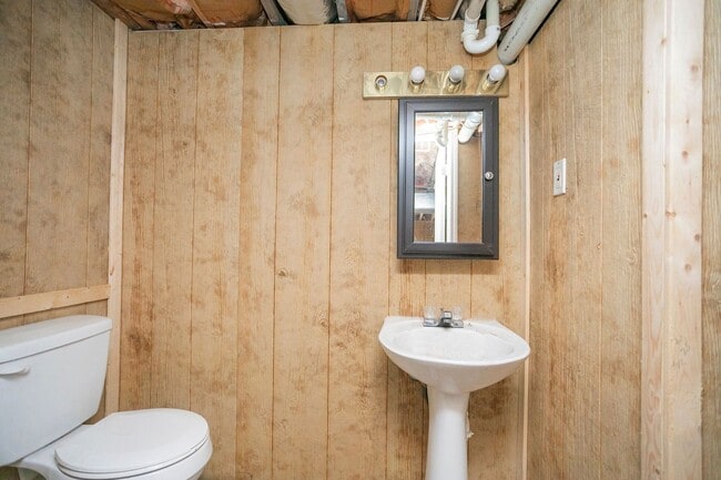 Building Photo - 3 Bed home in Carthage with large basement!
