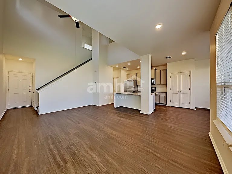 Building Photo - 2721 Meadow Crest