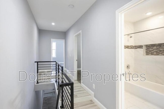 Building Photo - 10 N Ellwood Ave