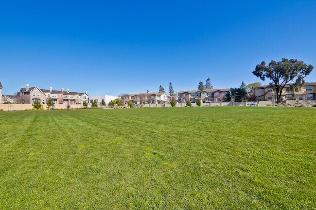 Building Photo - Wow! What a Great Home! Available Now!