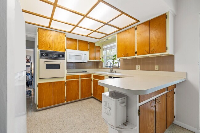Building Photo - 1501 San Helen Dr