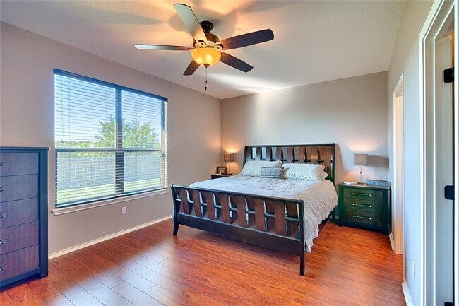 Building Photo - 505 Willow Walk Dr