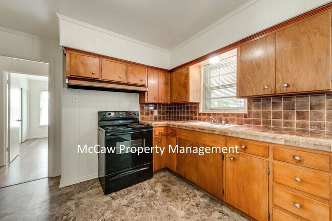 Building Photo - 2149 Utica Dr