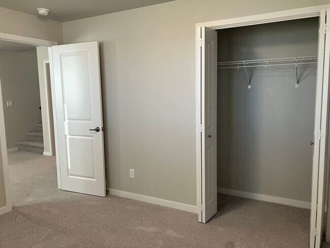 Building Photo - 3 Bed 3 Bath Twin Home