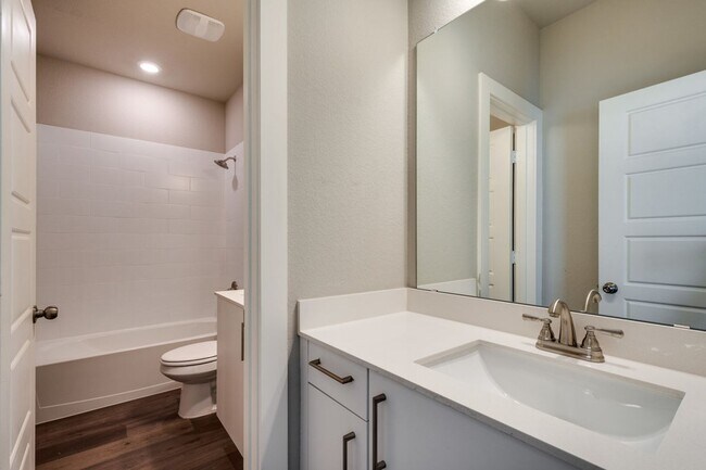 Building Photo - GORGEOUS 2 BEDROOM FOUR PLEX LOCATED IN MIDLOTHIAN ISD!