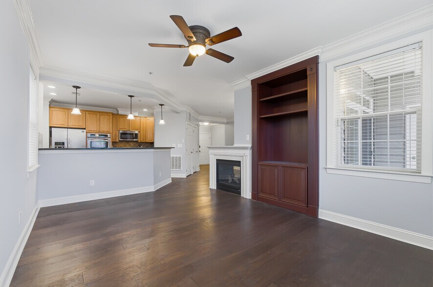 Building Photo - 10421 Rosegate Ct